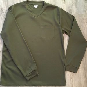 Men’s light weight waffle texture pullover in Medium